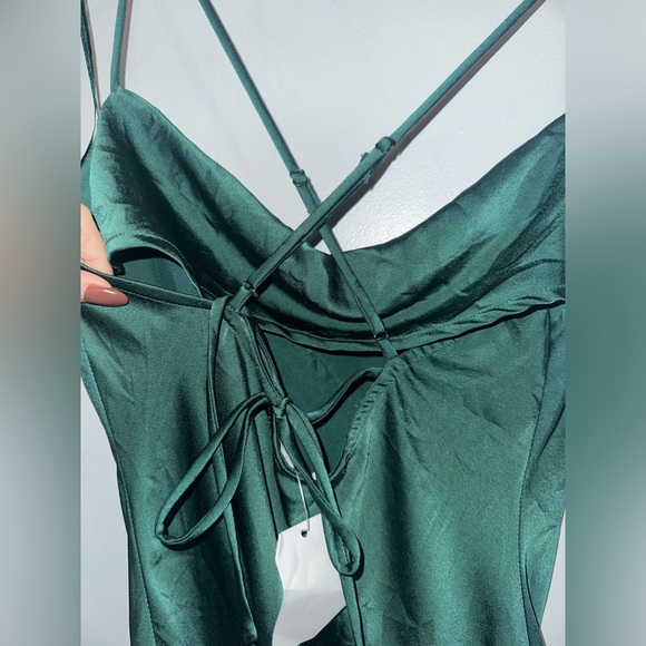✨HOST PICK✨NWT Revolve Gaia Dress by ASTR the Label in GREEN - Picture 11 of 14